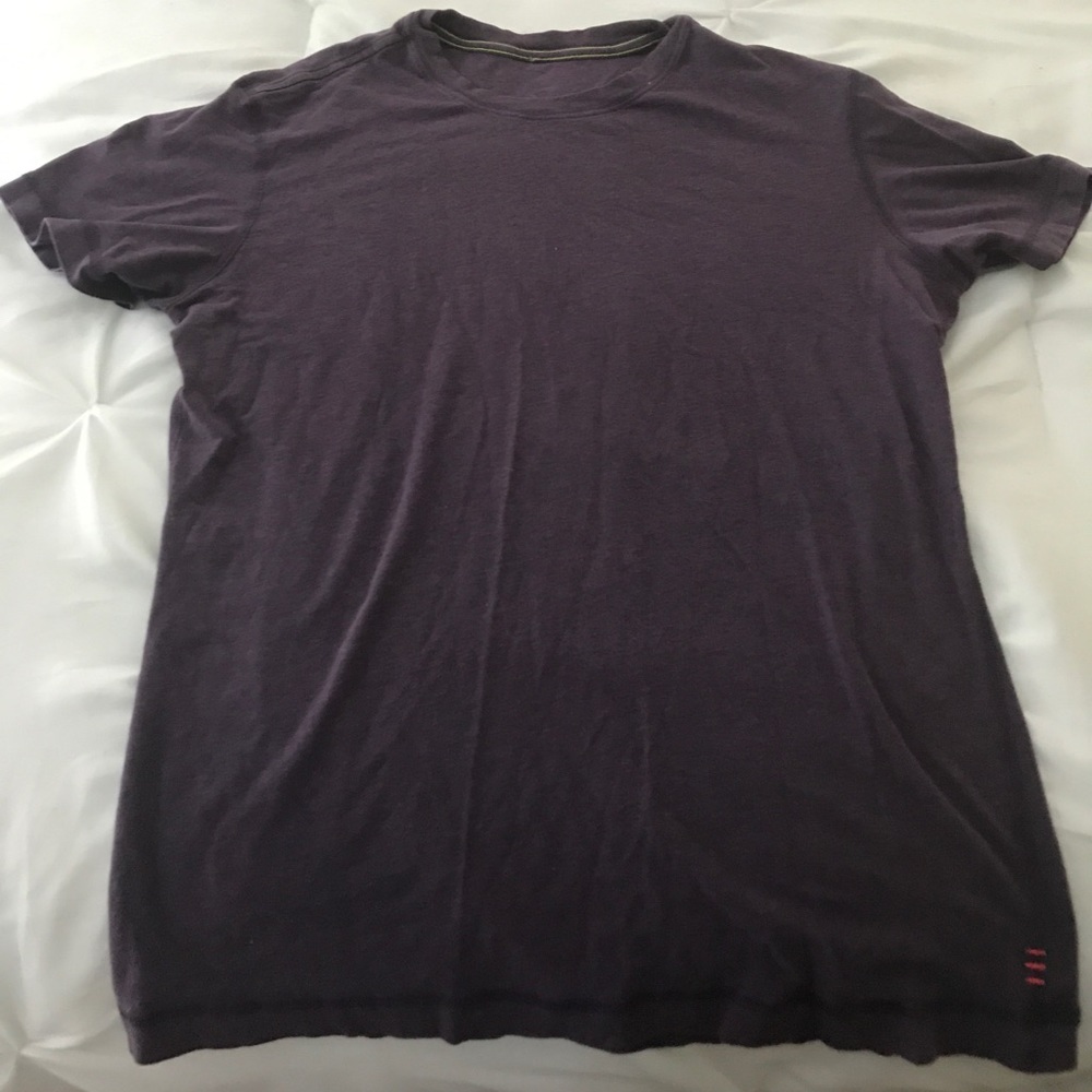 Lululemon men’s burgundy/purple t shirt
